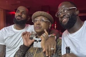 心情大好！好友举行50岁生日派对 詹姆斯 追梦出席派对并载歌载舞