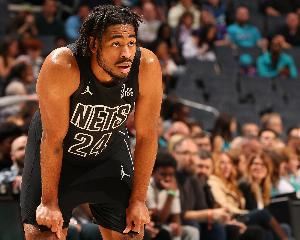 卡梅隆-托马斯生涯场均15.1分2.6板2.1助 上赛季24.0分3.3板3.8助