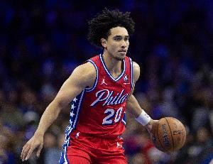 Shams：预计麦凯恩将接受右手拇指手术 并将缺席大约四到六周